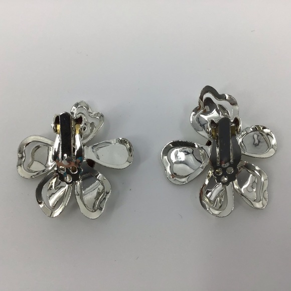 Vintage Flower Brooch and Clip-On Earring Set - Picture 15 of 16